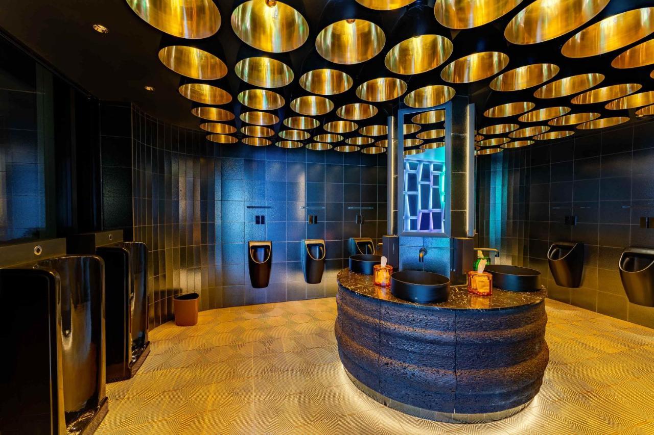 Five Zurich - Luxury City Resort Екстериор снимка The interior of the restroom