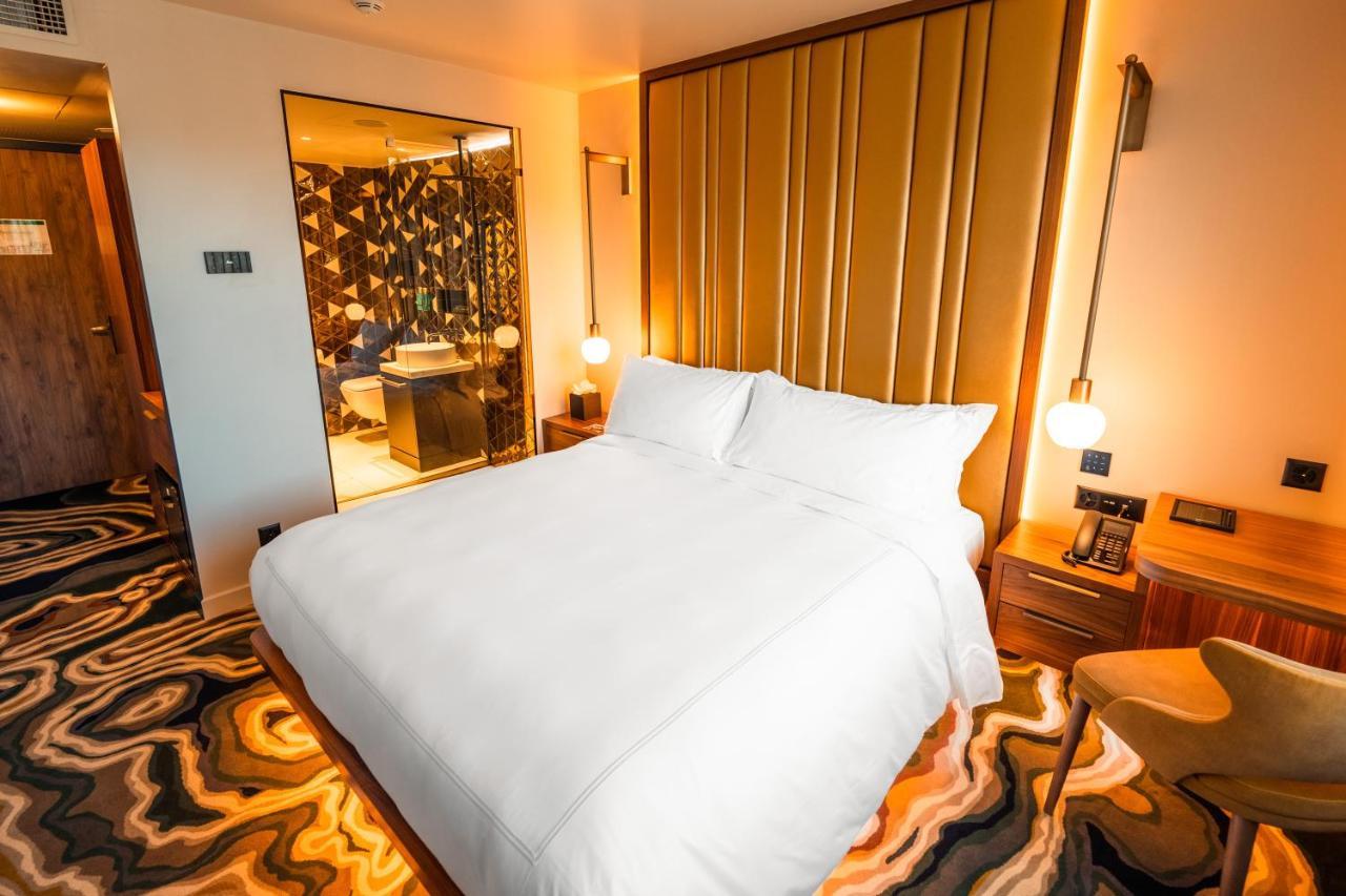 Five Zurich - Luxury City Resort Екстериор снимка A bedroom at the hotel
