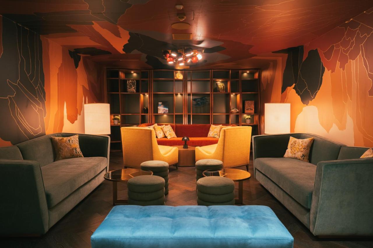 Five Zurich - Luxury City Resort Екстериор снимка The living room at the 2012 edition of the 100 Best Bars in the World